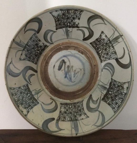 EARLY 20TH CENTURY JAPANESE BOWL WITH CALLIGRAPHIC DECORATIONS