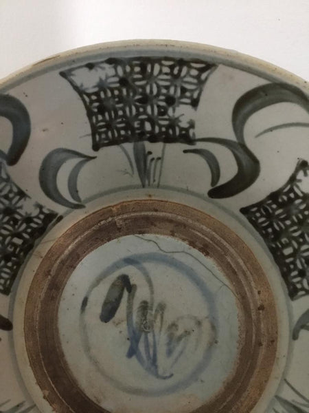 EARLY 20TH CENTURY JAPANESE BOWL WITH CALLIGRAPHIC DECORATIONS