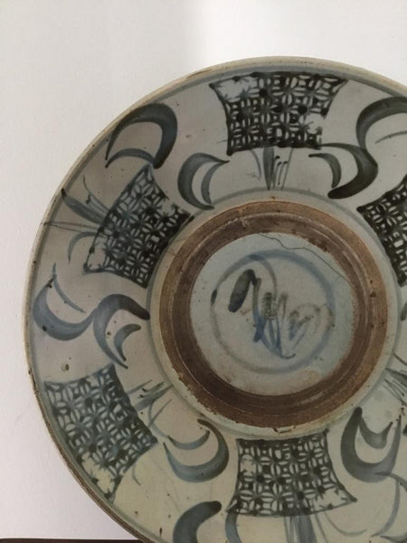 EARLY 20TH CENTURY JAPANESE BOWL WITH CALLIGRAPHIC DECORATIONS