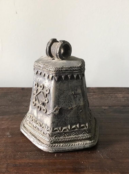 19TH CENTURY OR EARLIER BURMESE METAL BELL