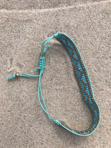WOVEN TURQUOISE AND GOLD BEADED BRACELET
