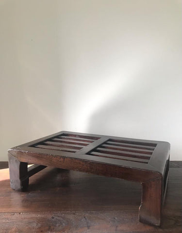 LATE 19TH CENTURY MINIMALIST CHINESE WOODEN LOW STOOL