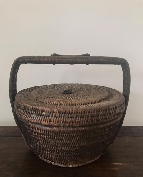 LATE 19TH CENTURY CHINESE ROUND WEDDING BASKET