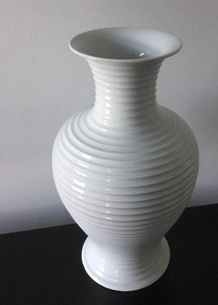 EARLY 20TH CENTURY CHINESE WHITE GLAZED POTTERY VESSEL