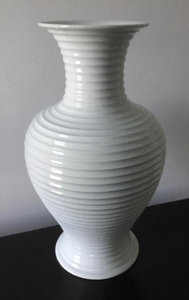 EARLY 20TH CENTURY CHINESE WHITE GLAZED POTTERY VESSEL